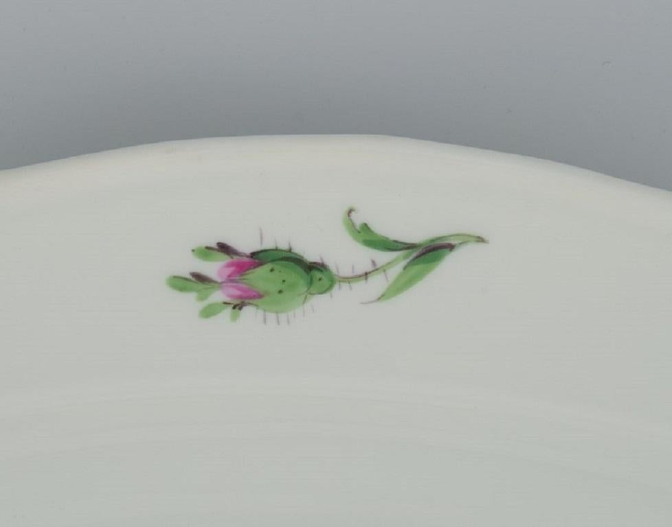Meissen, Large Oval Serving Dish Hand Painted with Flowers, Late 19th Century In Excellent Condition For Sale In Copenhagen, DK