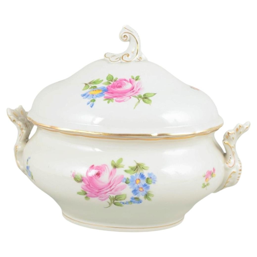 Meissen. Large porcelain tureen with floral decoration. Saxon flower pattern. For Sale