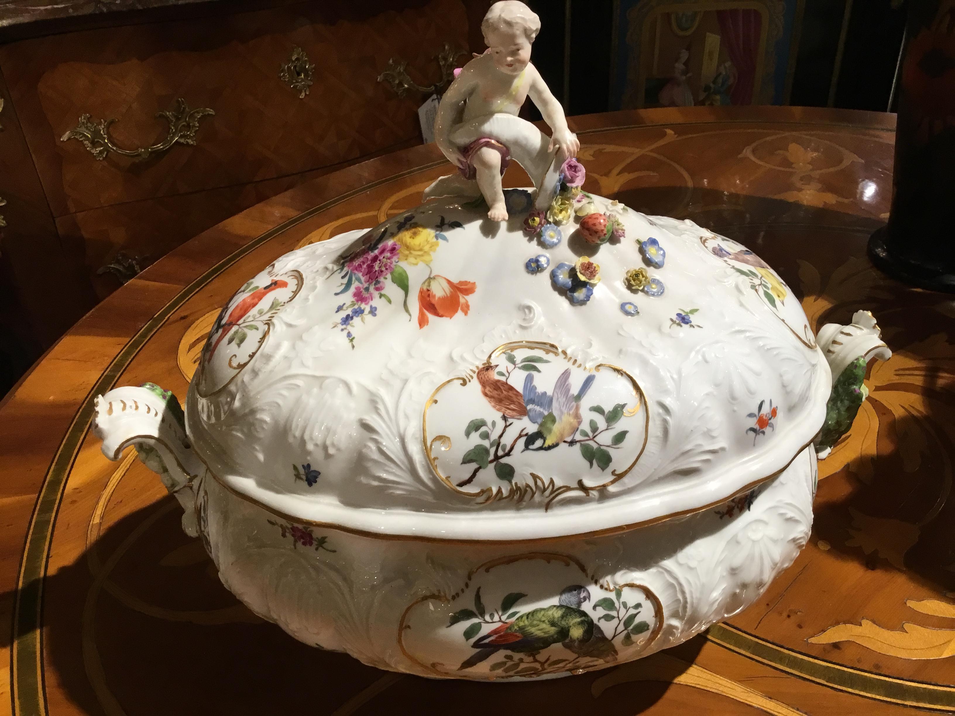 German Meissen Lidded Tureen, Hand Painted with Birds, Hard Paste Porcelain, circa 1934 For Sale