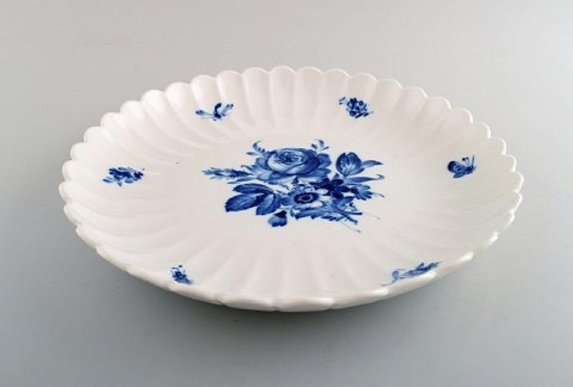 Meissen low fluted porcelain bowl, circa 1920.
In perfect condition.
2nd factory quality.
Measures: 28.5 x 4 cm.
Stamped.