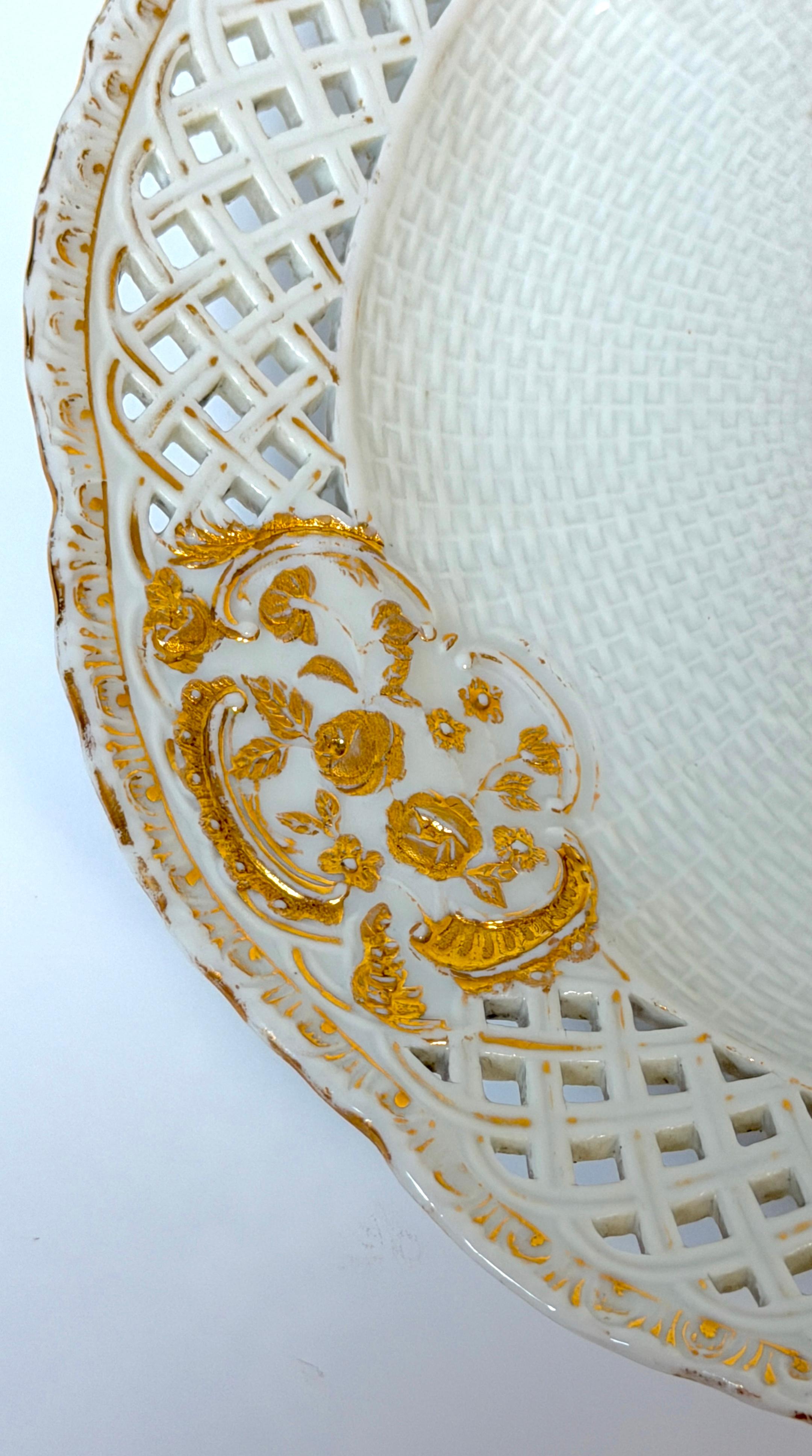 Meissen Marcolini-Period Reticulated Porcelain Plate, Circa (1774–1814) en venta 3