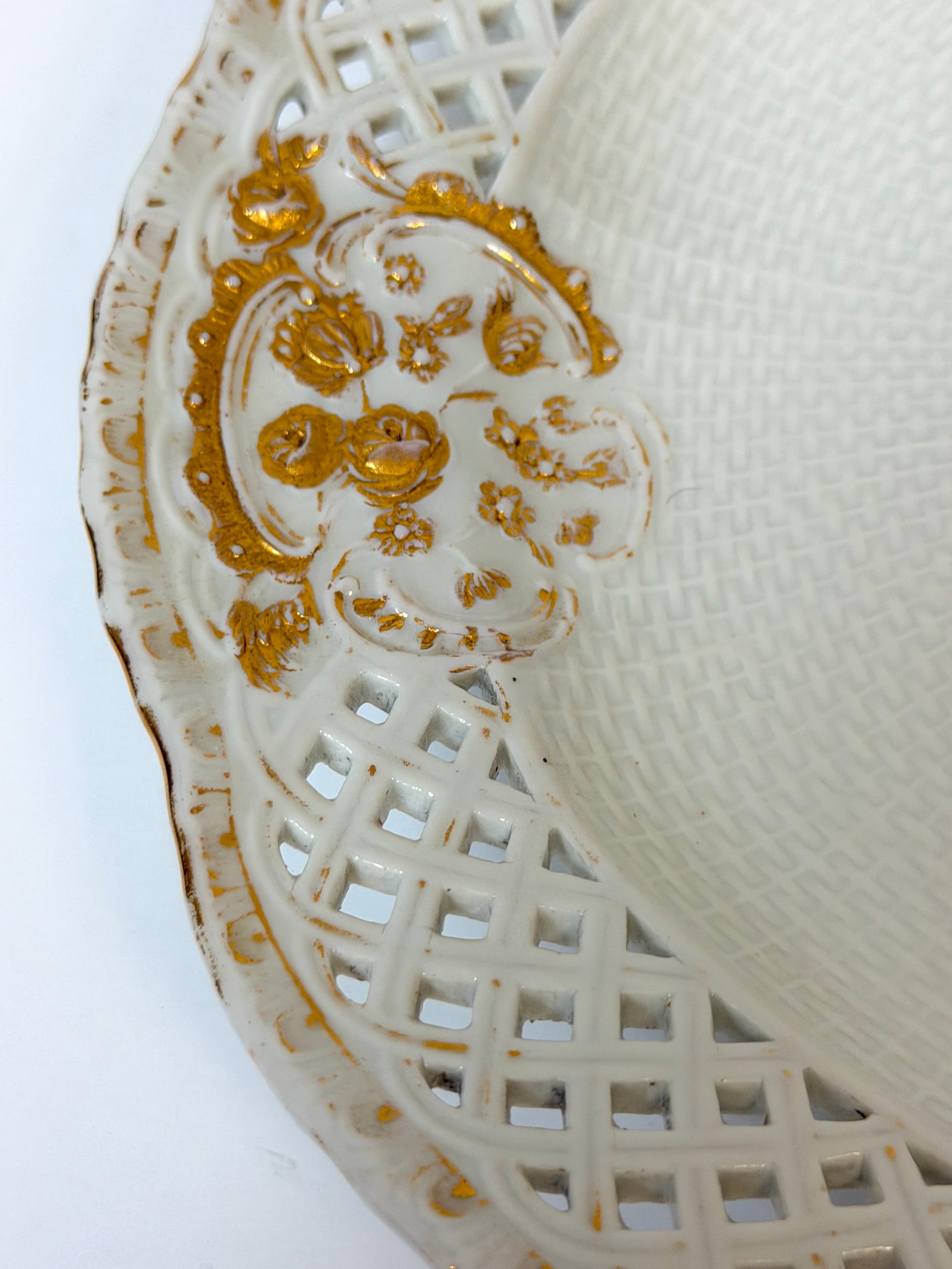 Meissen Marcolini-Period Reticulated Porcelain Plate, Circa (1774–1814) Dorado en venta
