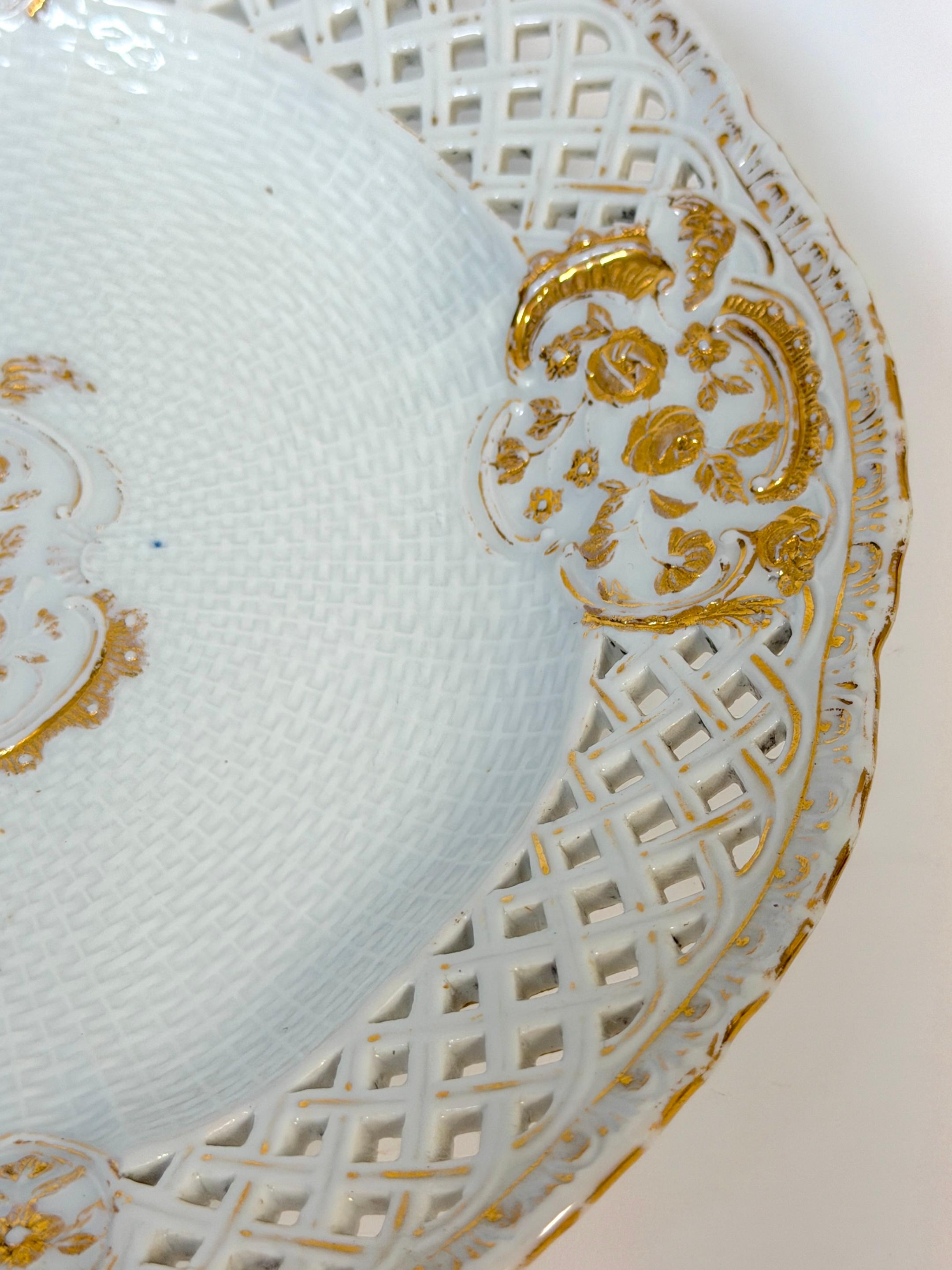 Meissen Marcolini-Period Reticulated Porcelain Plate, Circa (1774–1814) Porcelana en venta