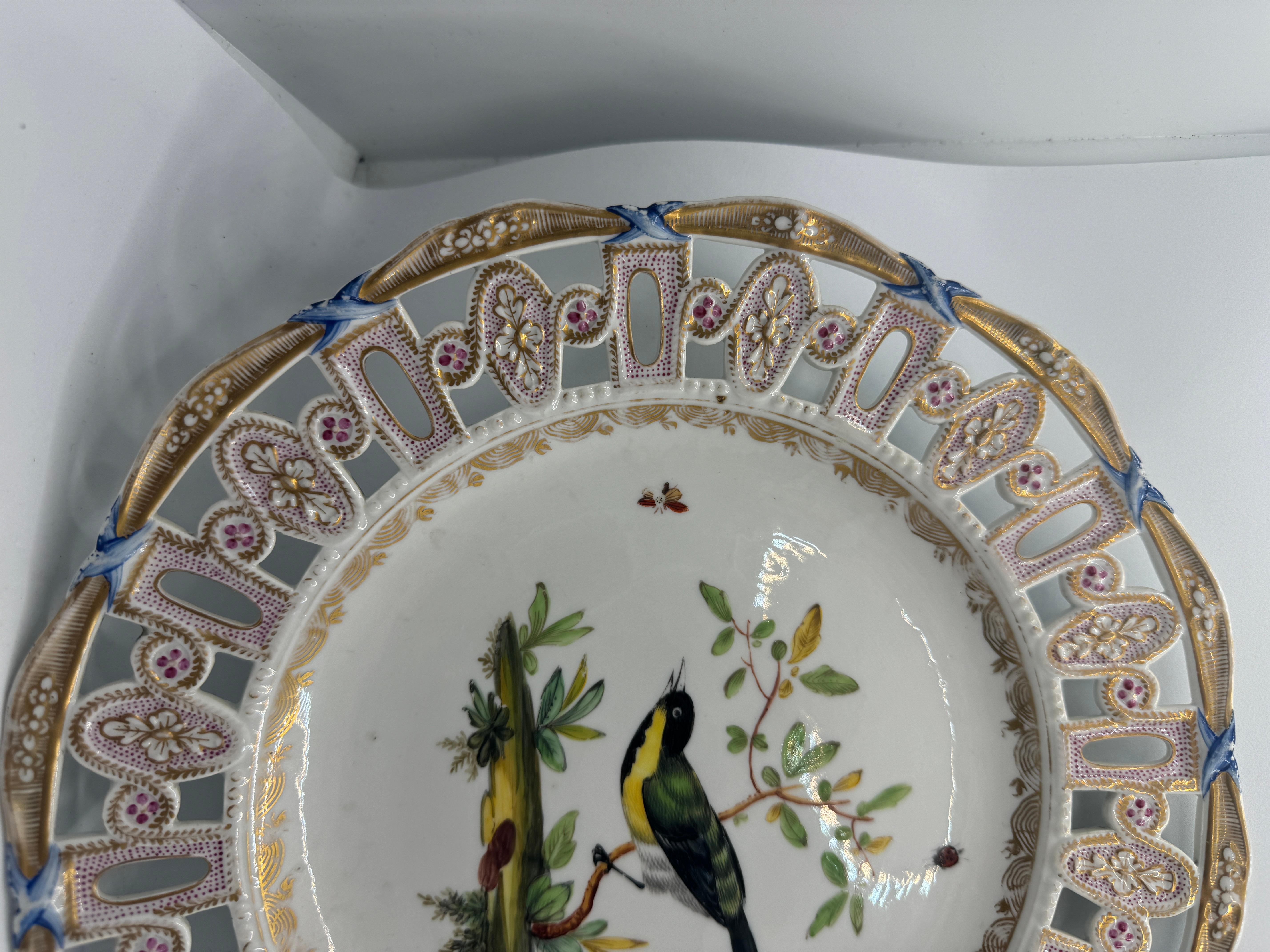 Rococo Meissen Marcolini Reticulated Plate with Bird and Insect Decoration en vente