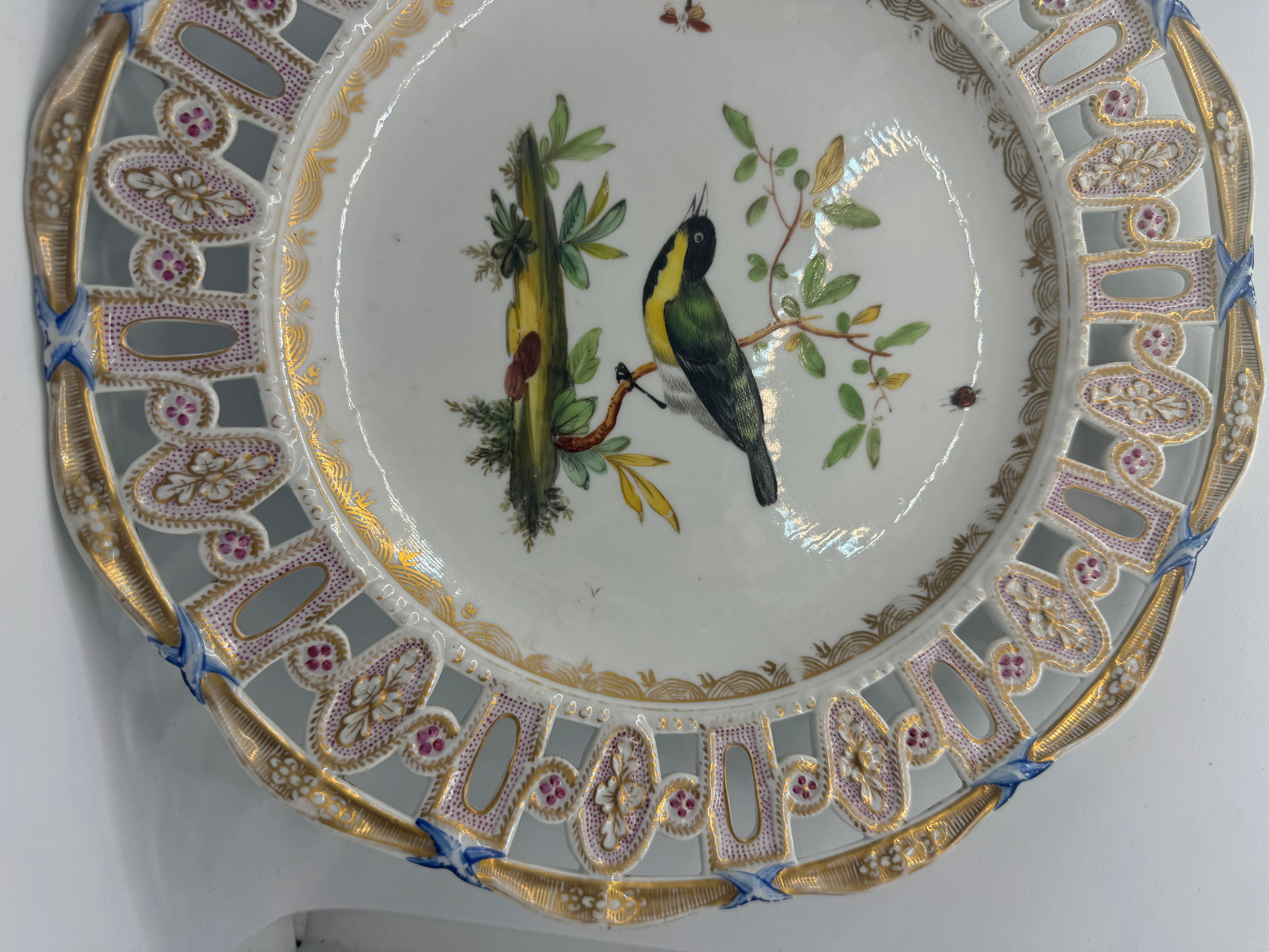 Allemand Meissen Marcolini Reticulated Plate with Bird and Insect Decoration en vente
