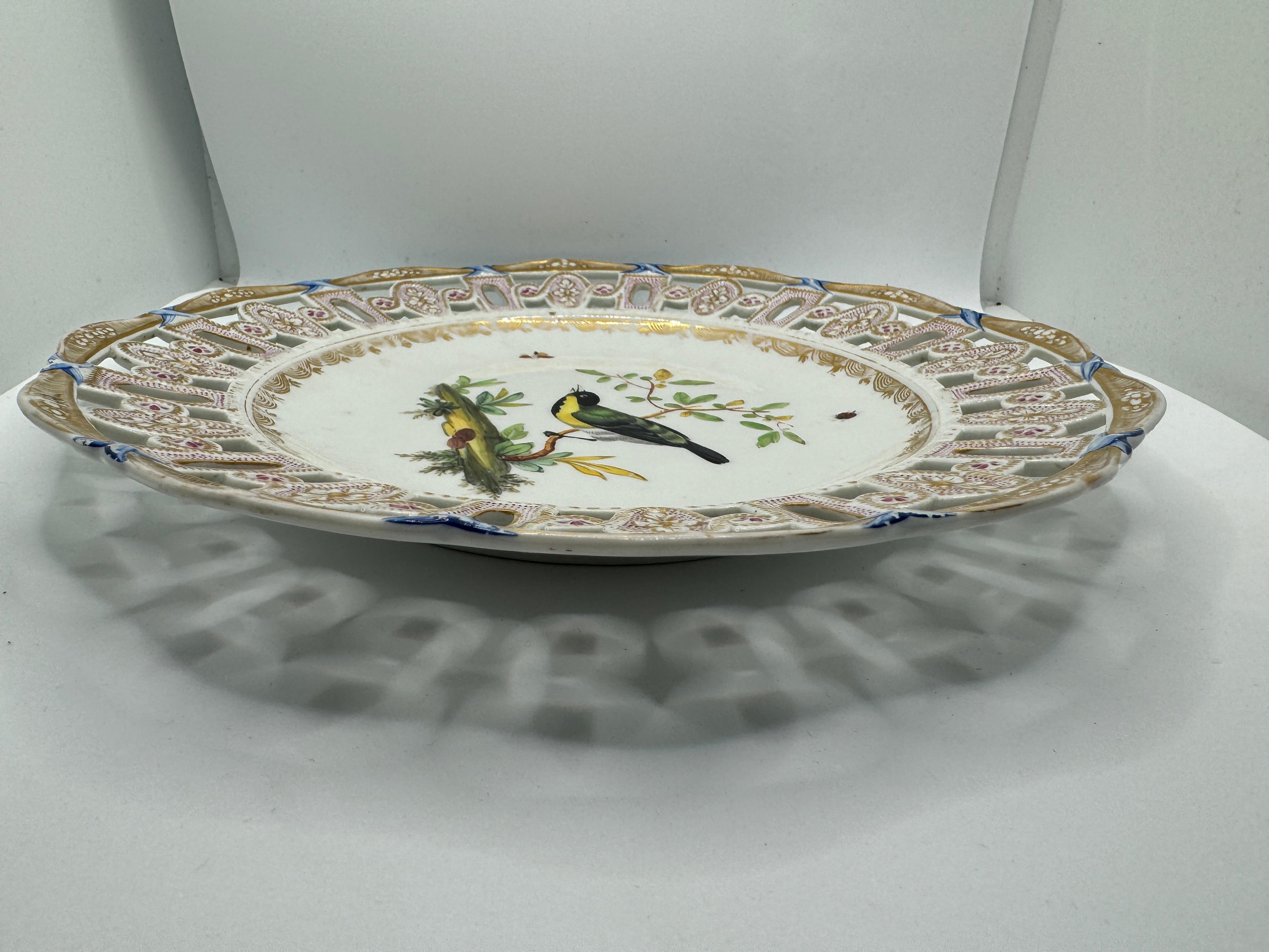Porcelaine Meissen Marcolini Reticulated Plate with Bird and Insect Decoration en vente