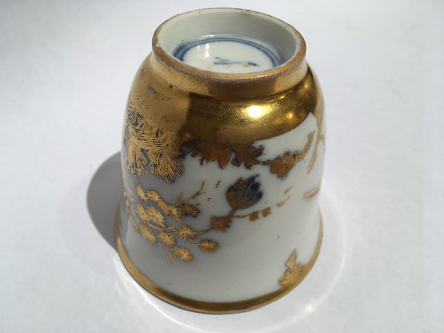 Meissen Mid-18th Century Cup White Porcelain with Golden Drawings Japonese Style For Sale 10