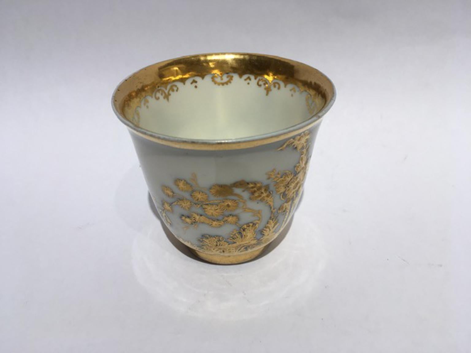 Meissen Mid-18th Century Cup White Porcelain with Golden Drawings Japonese Style For Sale 12
