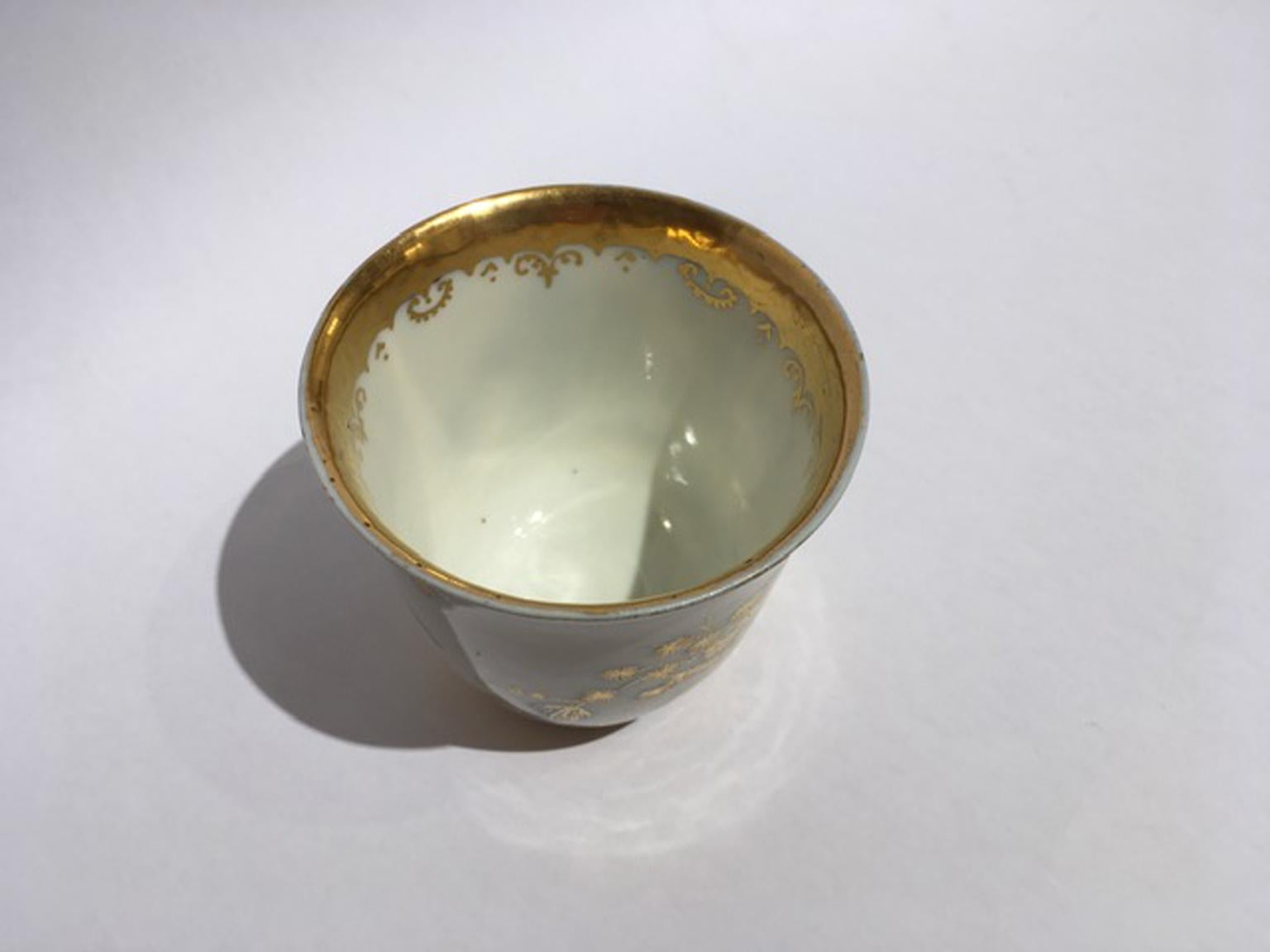 Meissen Mid-18th Century Cup White Porcelain with Golden Drawings Japonese Style For Sale 13