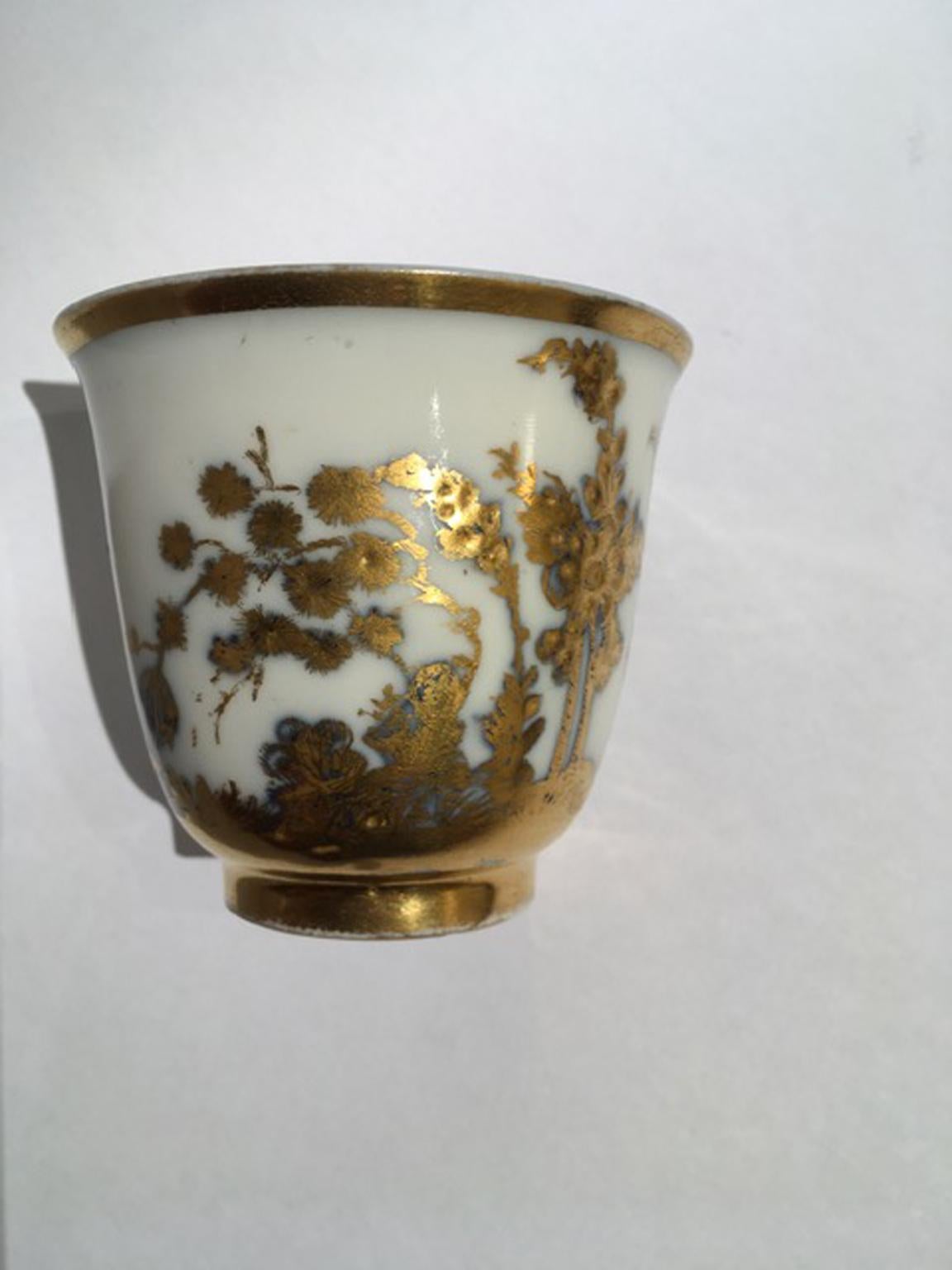 Baroque Meissen Mid-18th Century Cup White Porcelain with Golden Drawings Japonese Style For Sale