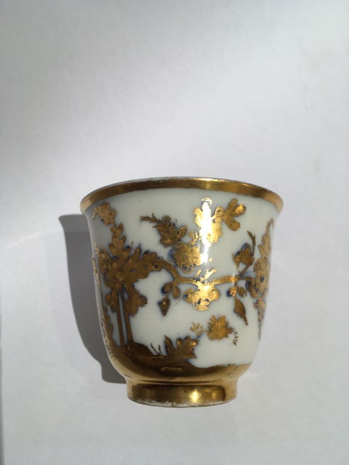 Hand-Crafted Meissen Mid-18th Century Cup White Porcelain with Golden Drawings Japonese Style For Sale