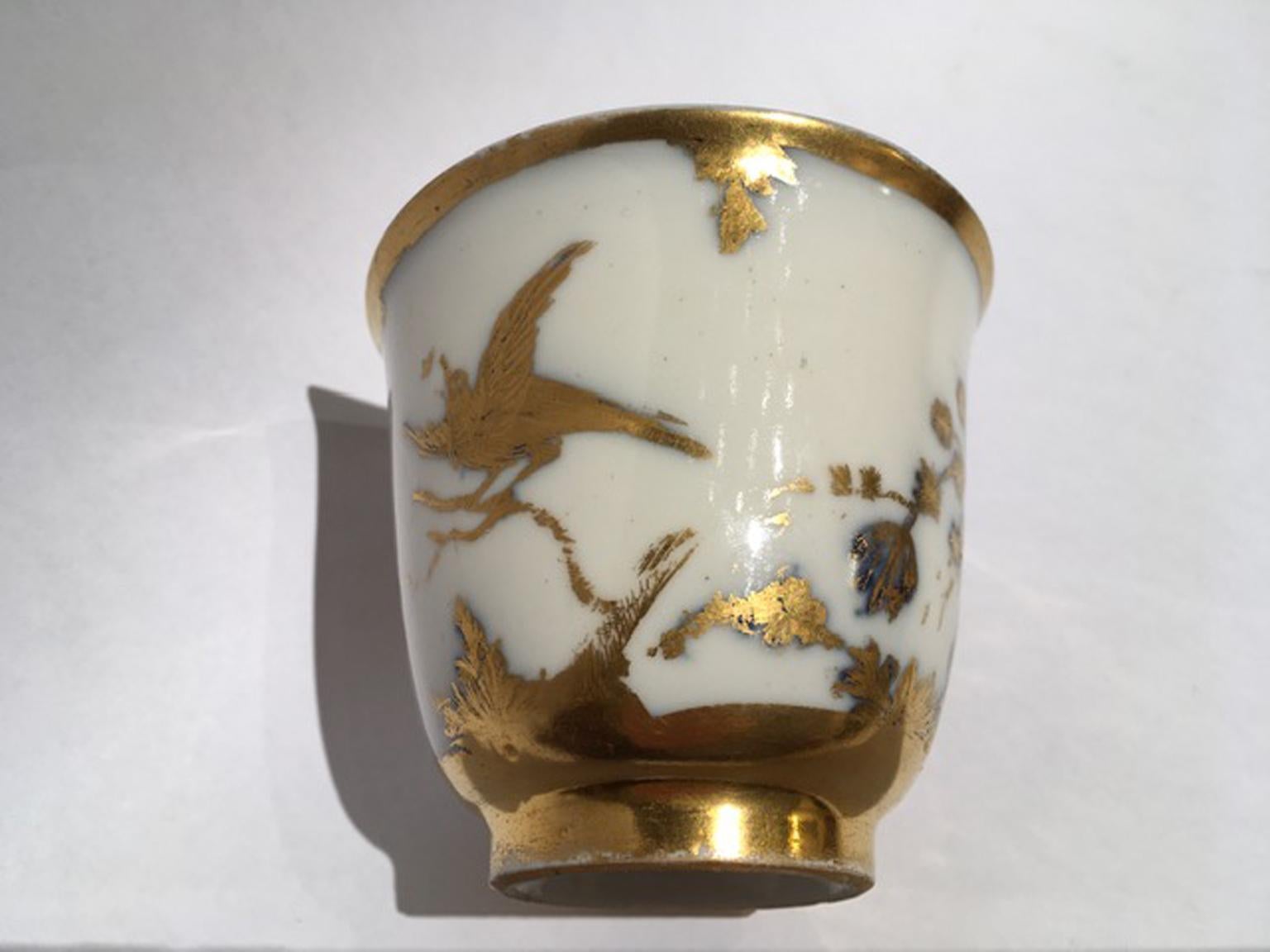 Meissen Mid-18th Century Cup White Porcelain with Golden Drawings Japonese Style For Sale 1