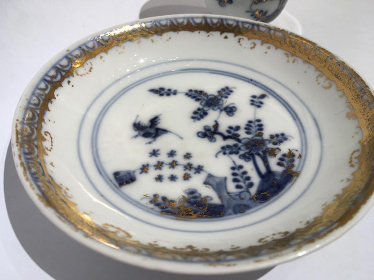 Meissener Porzellanbecher aus der Mitte des 18. Jahrhunderts mit Schale in Weiß, Blau und Gold im Angebot 3