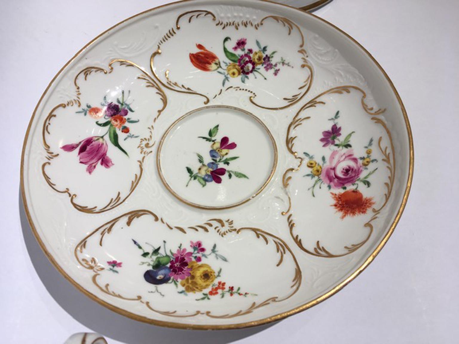 Meissen Mid-19thCentury Golden Porcelain Covered Cup Multicolors Flower Drawings For Sale 2