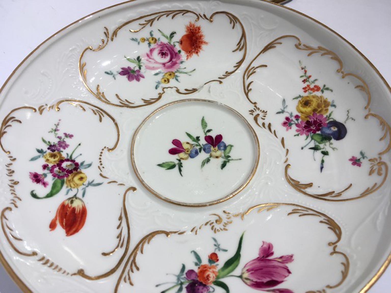 Meissen Mid-19thCentury Golden Porcelain Covered Cup Multicolors Flower Drawings For Sale 6