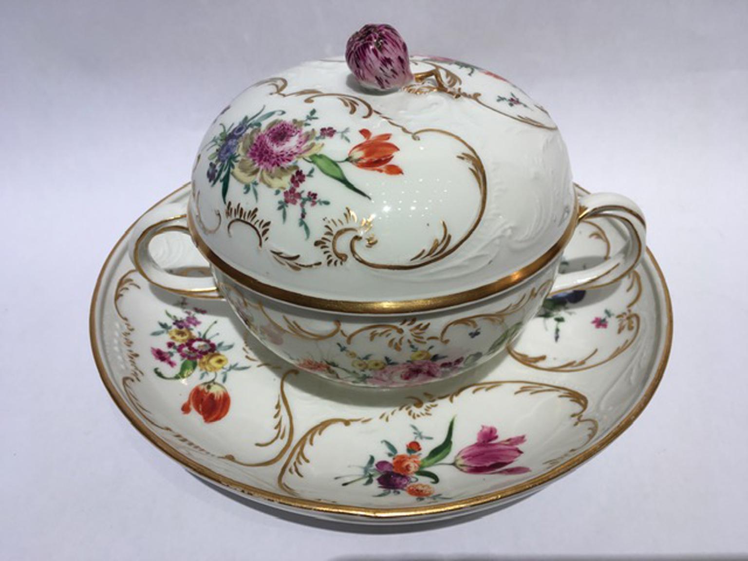 This is a small Meissen masterpiece of craftsmanship: the fine porcelain is designed with floral and natural scenes, rich in detail.
A piece for refined collectors or useful to start a collection

Marked on the back
In perfect conditions
With