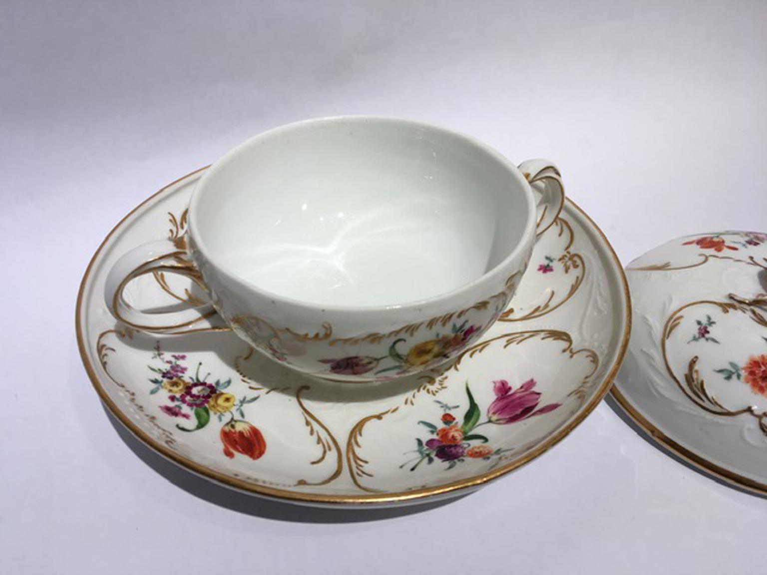 Hand-Crafted Meissen Mid-19thCentury Golden Porcelain Covered Cup Multicolors Flower Drawings For Sale