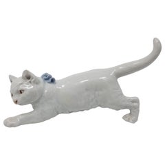 Modello di Meissen di un gattino accovacciato, tedesco, modellato da Otto Jarl, 1903