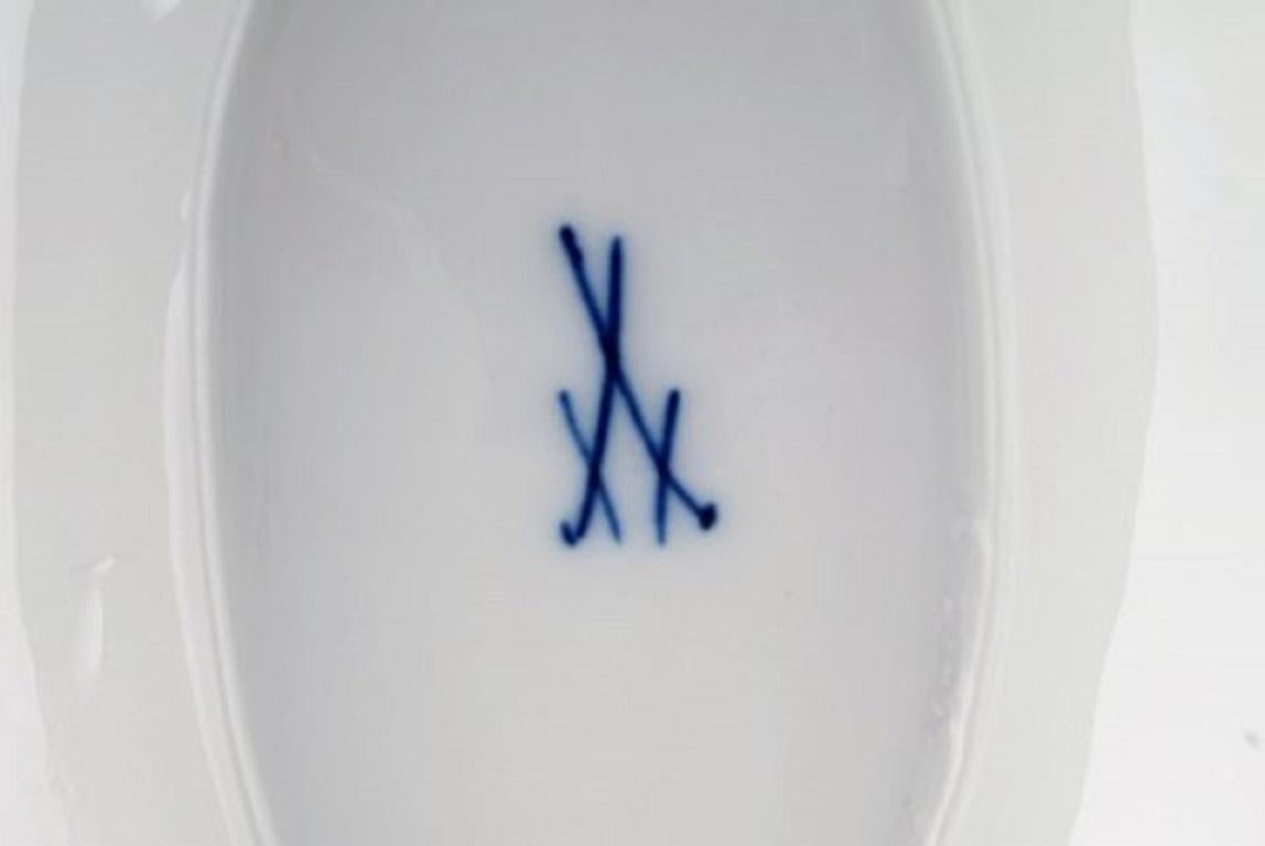 Meissen Neuer Ausschnitt Sauce Bowl in Hand-Painted Porcelain, Approx. 1900 For Sale 1