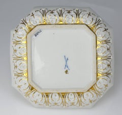 Meissen Octagonal Dish, Chinoiserie in the Manner of J.G.Höroldt, circa 1735