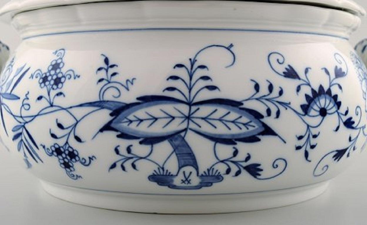 Porcelain Meissen Blue Onion Patterned Lidded Tureen, Mid-20th Century