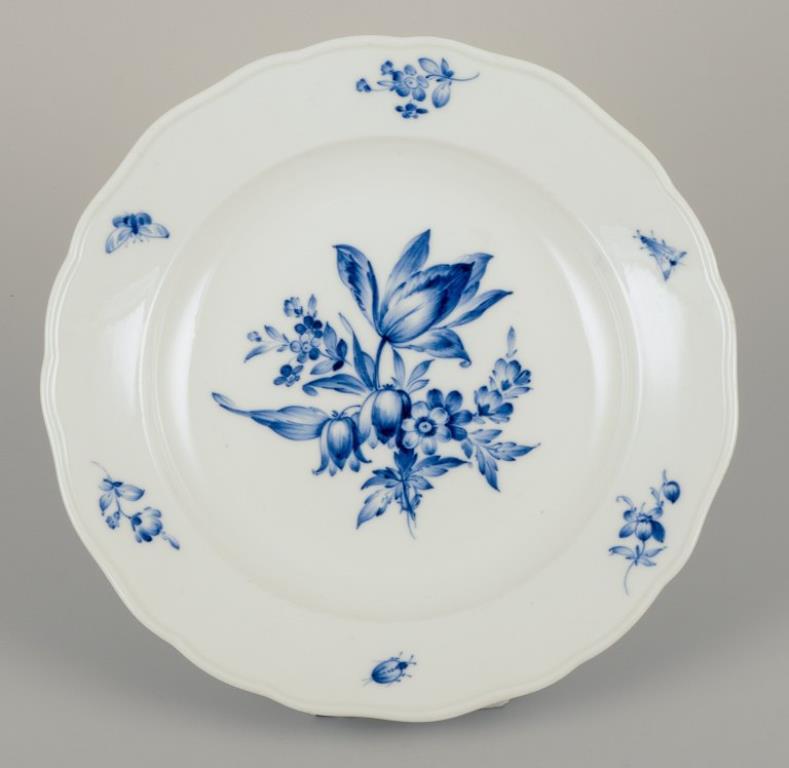 Hand-Painted Meissen, four dinner plates in porcelain with floral motifs and insects For Sale