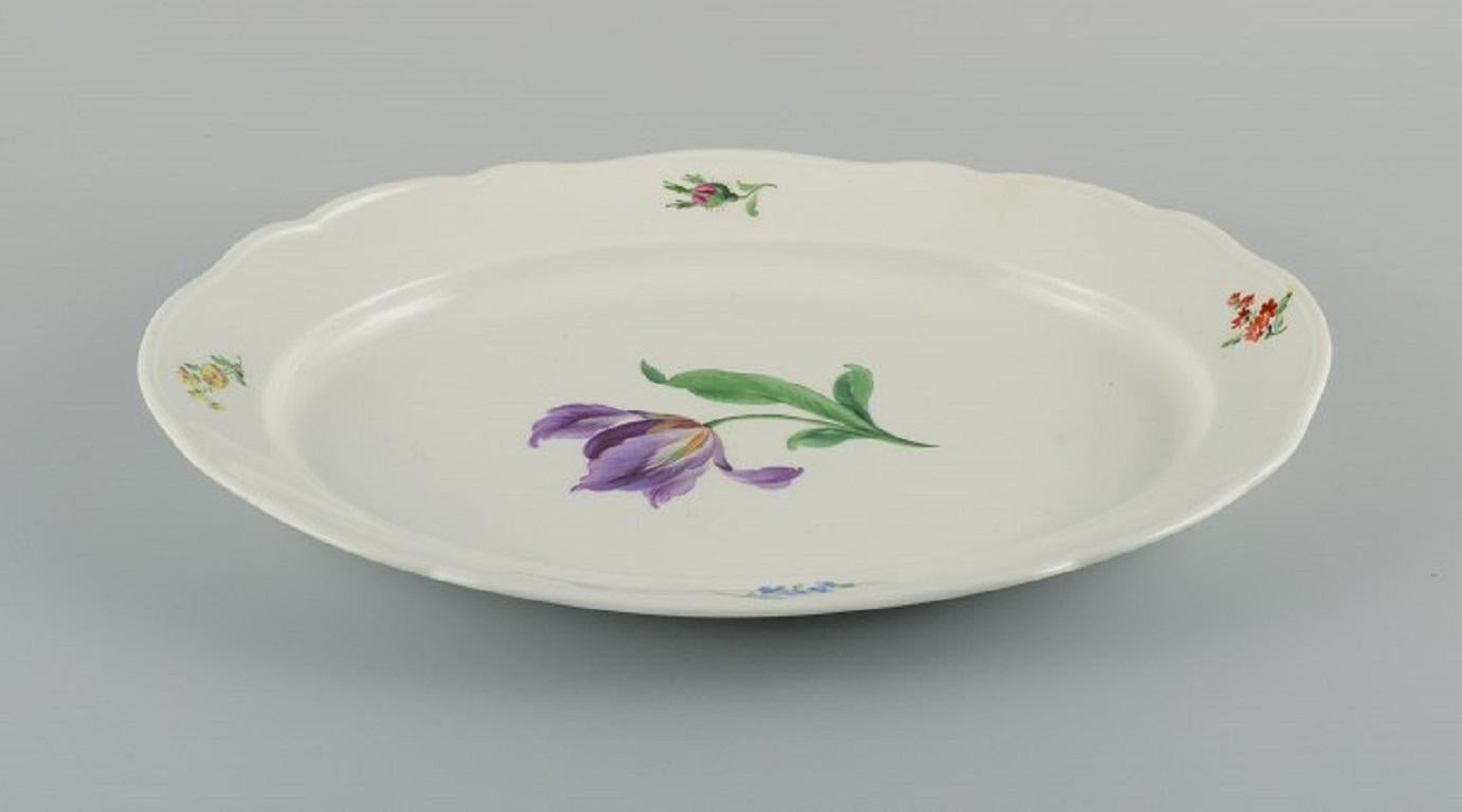Meissen, oval serving dish hand painted with flowers.
Late 19th century.
In perfect condition.
Third factory quality.
Marked.
Dimensions: L 41.5 x W 30.5 x H 4.5 cm.
