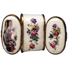 Caja rococó de doble tapa pintada en Meissen Decoración en relieve Monturas de latón, 1750
