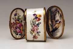 Scatola rococò a doppio coperchio dipinta a Meissen con decorazioni in rilievo, montature in ottone, 1750