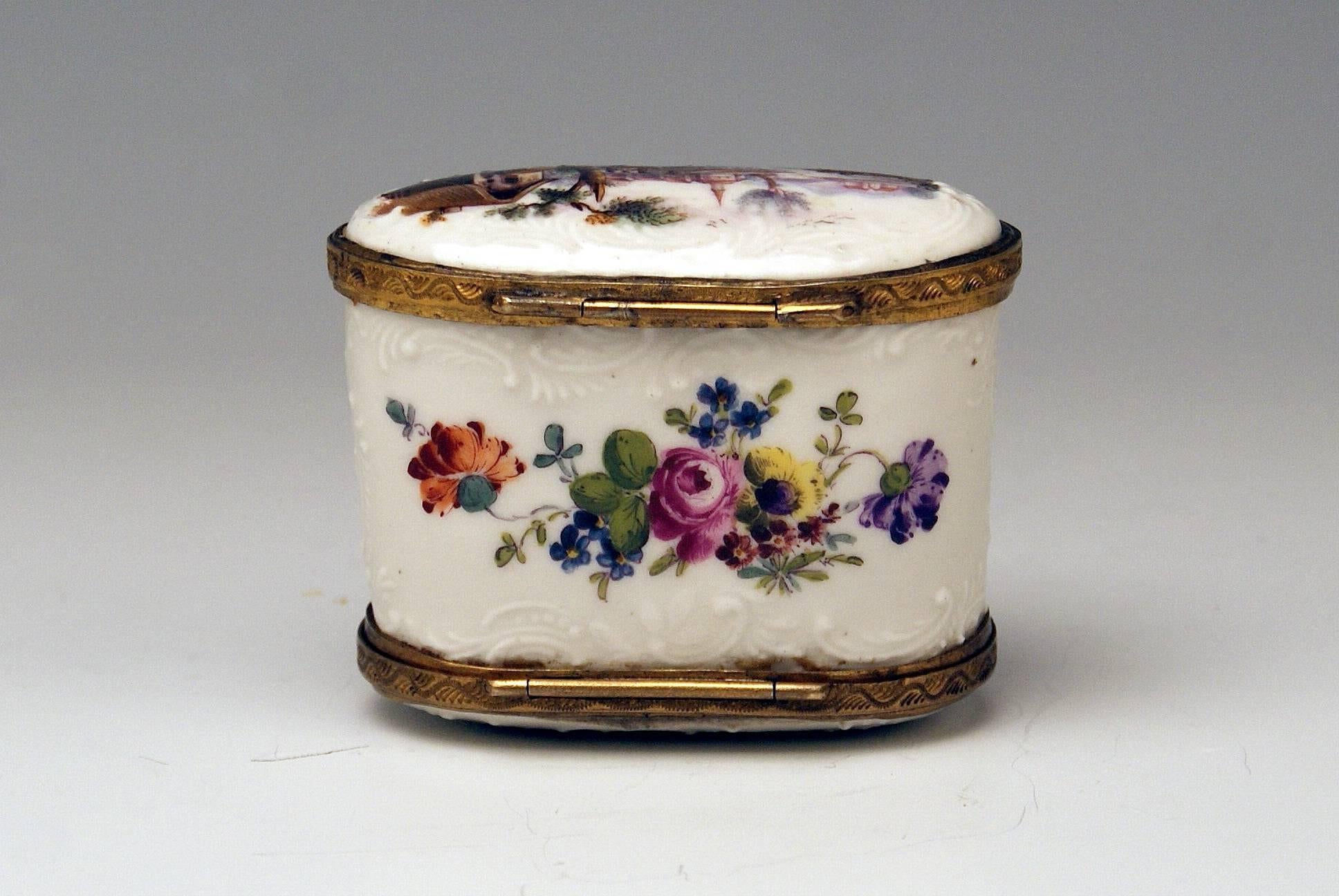 Allemand Montures en laiton décoratives de boîtes rococo à double couvercle peintes de Meissen, 1750 en vente