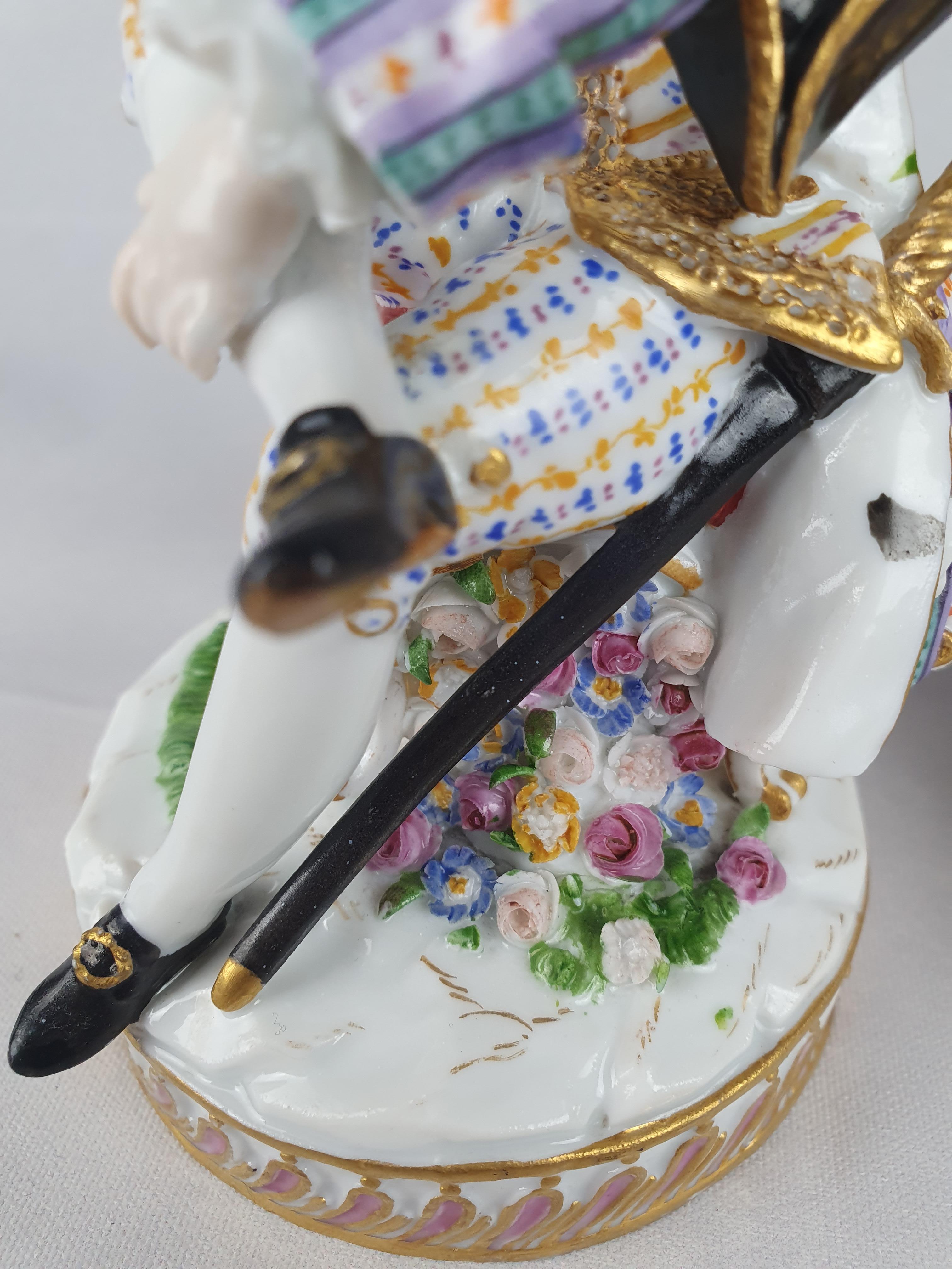 Meissen Pair Seated Man Reading and Woman with Yarn Winder In Good Condition For Sale In Altrincham, GB