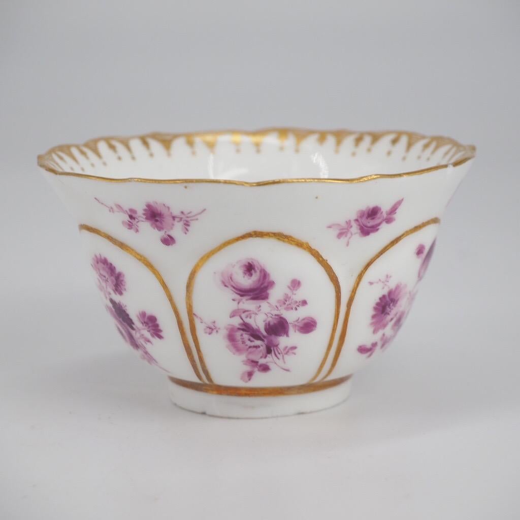 German Meissen Petal Lobed Teabowl & Saucer, Purple Flower Decoration, c.1770 For Sale