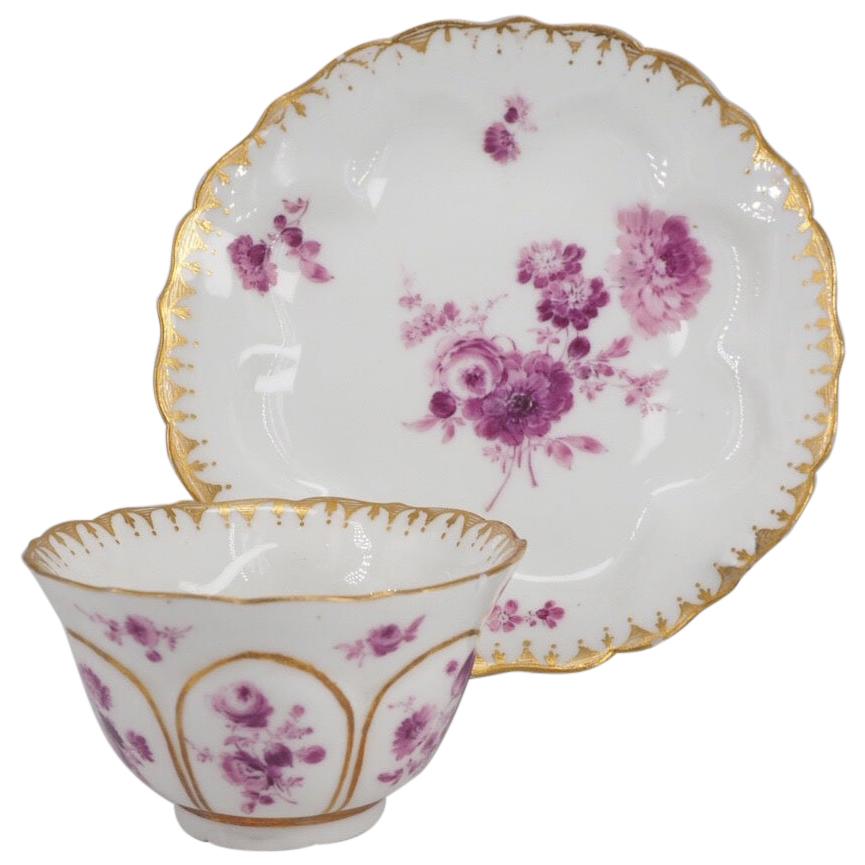 Meissen Petal Lobed Teabowl & Saucer, Purple Flower Decoration, c.1770
