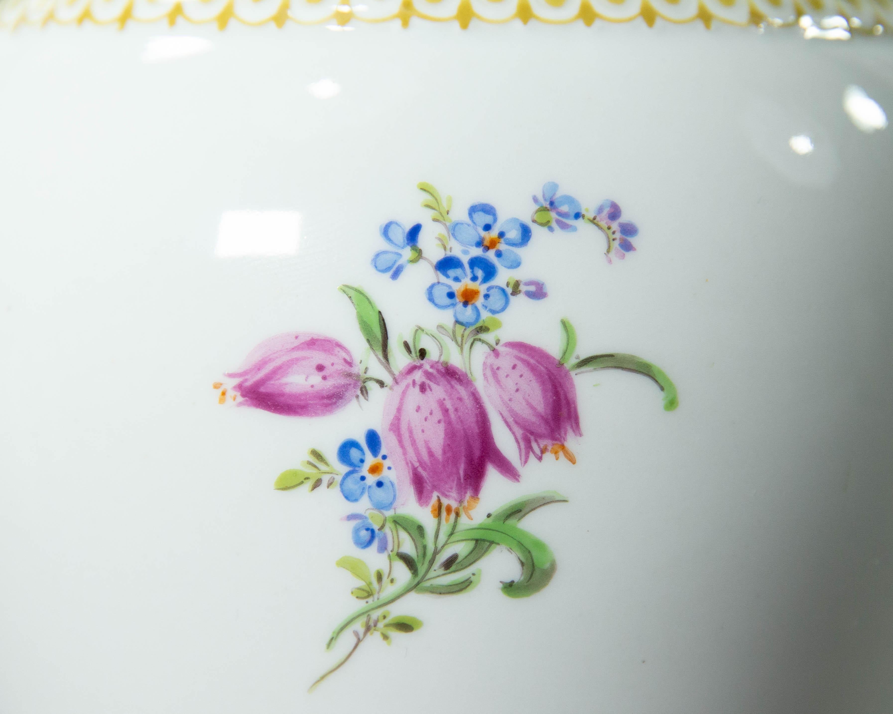 Meissen, Pfeiffer Period Snake Handled Vase Model E153 In Excellent Condition For Sale In Heemskerk, NL