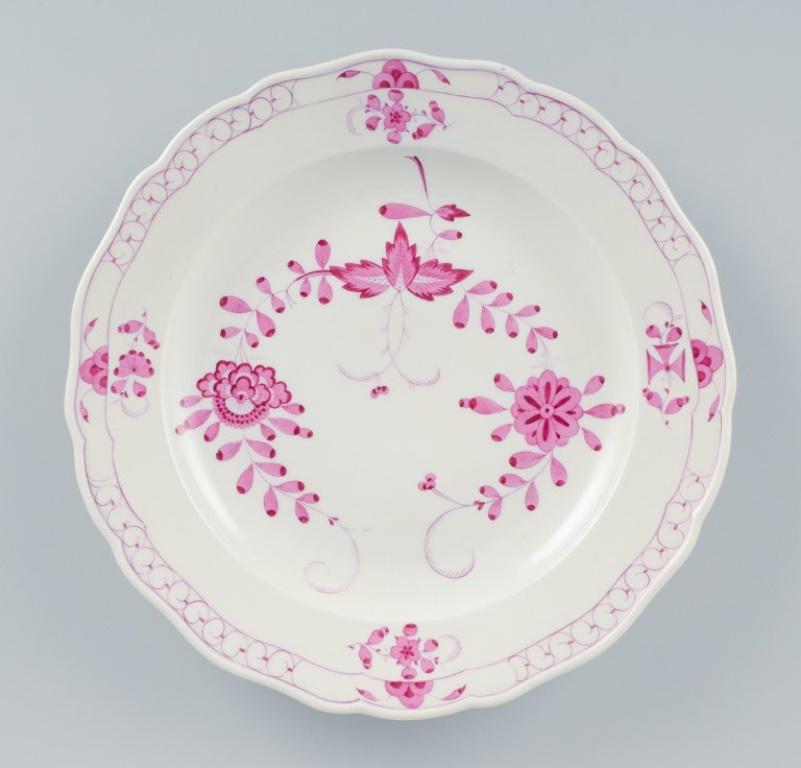 Meissen, Pink Indian, a Set of Four Dinner Plates, Approx. 1900 In Excellent Condition In Copenhagen, DK