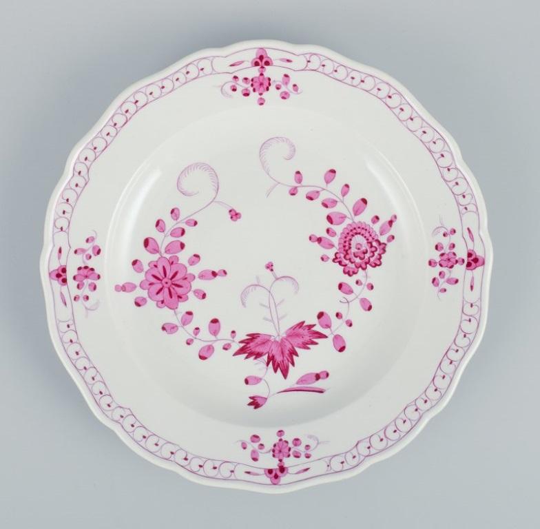 Meissen, Pink Indian, Four Dinner Plates in Porcelain, Approx. 1900 In Excellent Condition For Sale In Copenhagen, DK