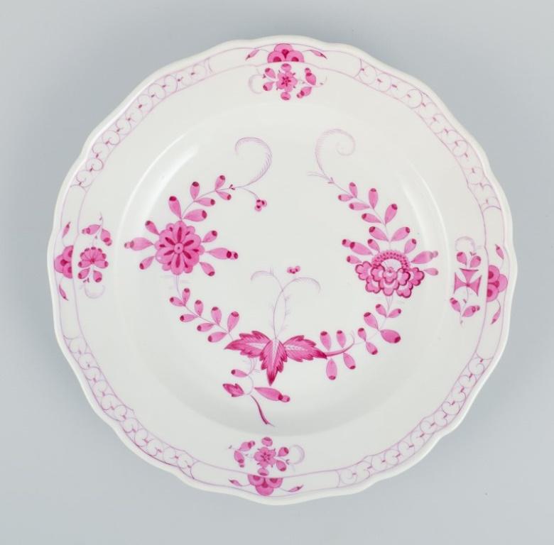 Meissen, Pink Indian, Four Dinner Plates in Porcelain In Excellent Condition In Copenhagen, DK