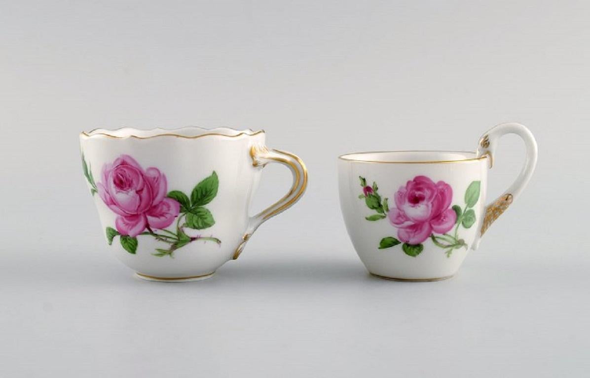 Allemand Rose rose de Meissen. Trois tasses à café avec soucoupes en porcelaine peintes à la main. en vente