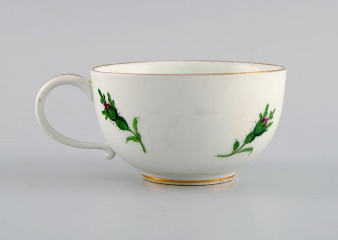 Peint à la main Rose rose de Meissen. Deux tasses à thé avec soucoupes et deux assiettes en porcelaine. en vente