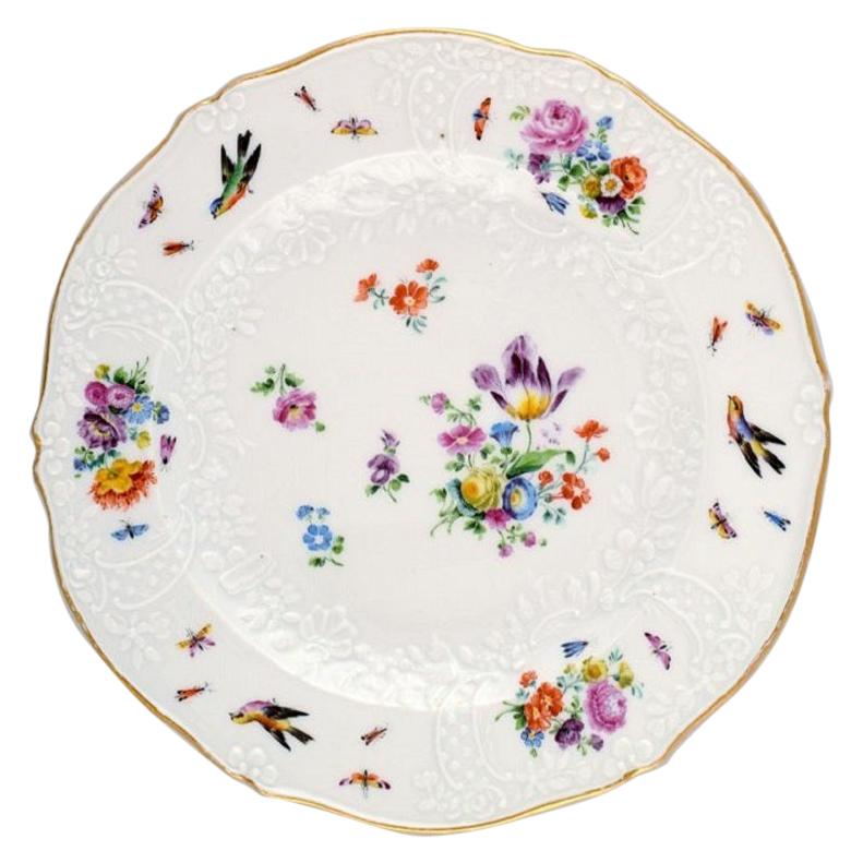 Meissener Teller aus handbemaltem Porzellan mit Blumen und Vögeln, 19. Jahrhundert
