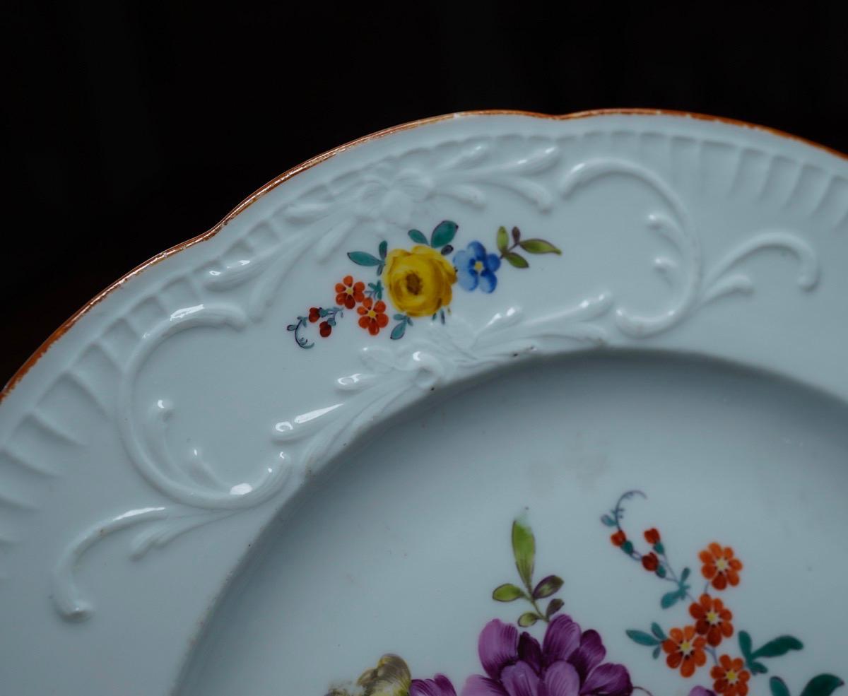 German Meissen Plate with 'New Spanish' Moulded Rim, Flowers, circa 1760 For Sale