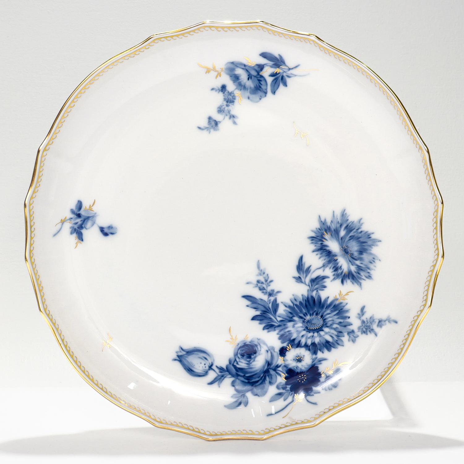 Meissen Porcelain 11-inch Scalloped Serving Dish or Plate with Floral Decoration In Good Condition For Sale In Philadelphia, PA