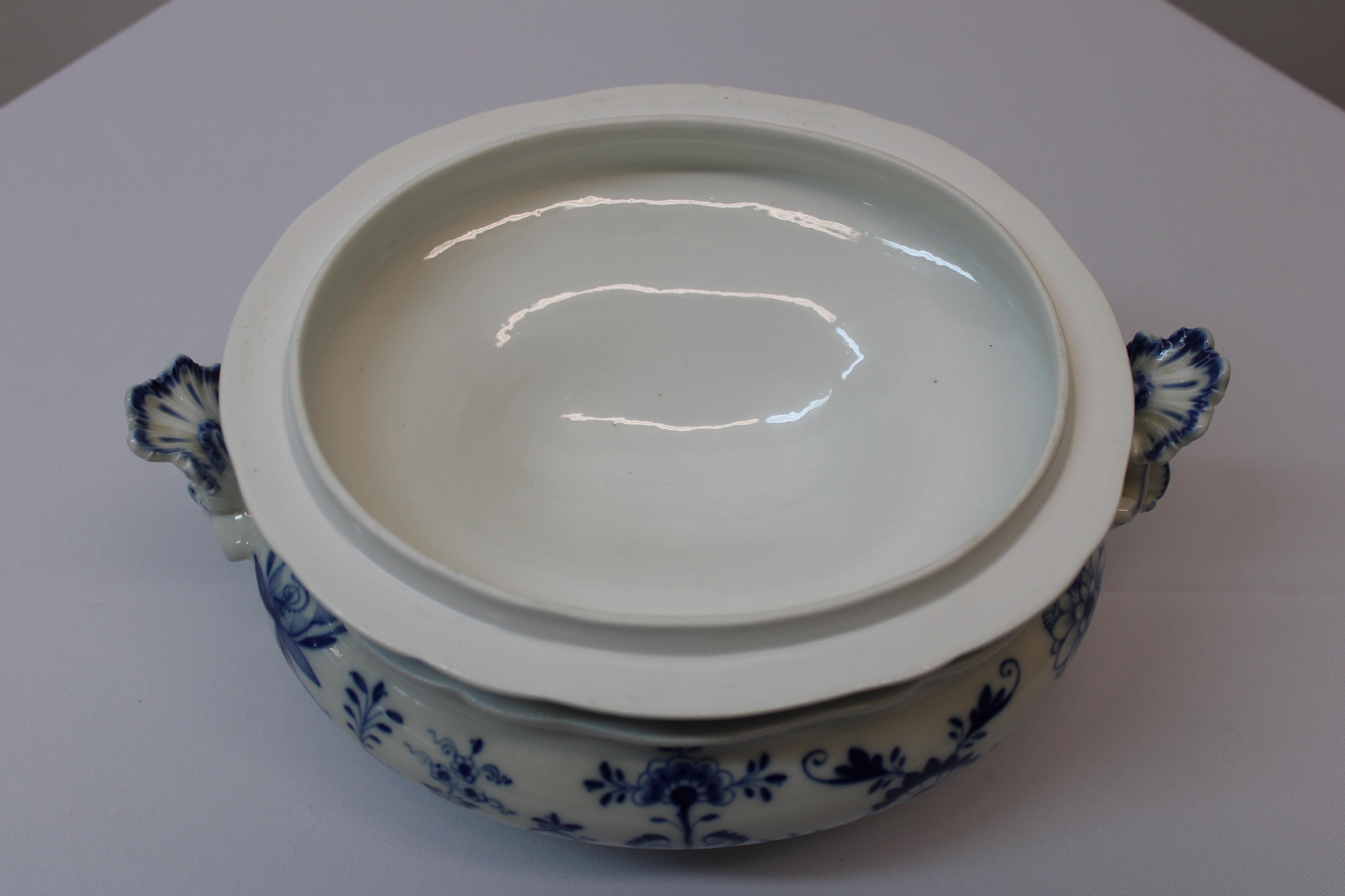 Meissen Porcelain Blue & White Soup Tureen In Good Condition In San Francisco, CA