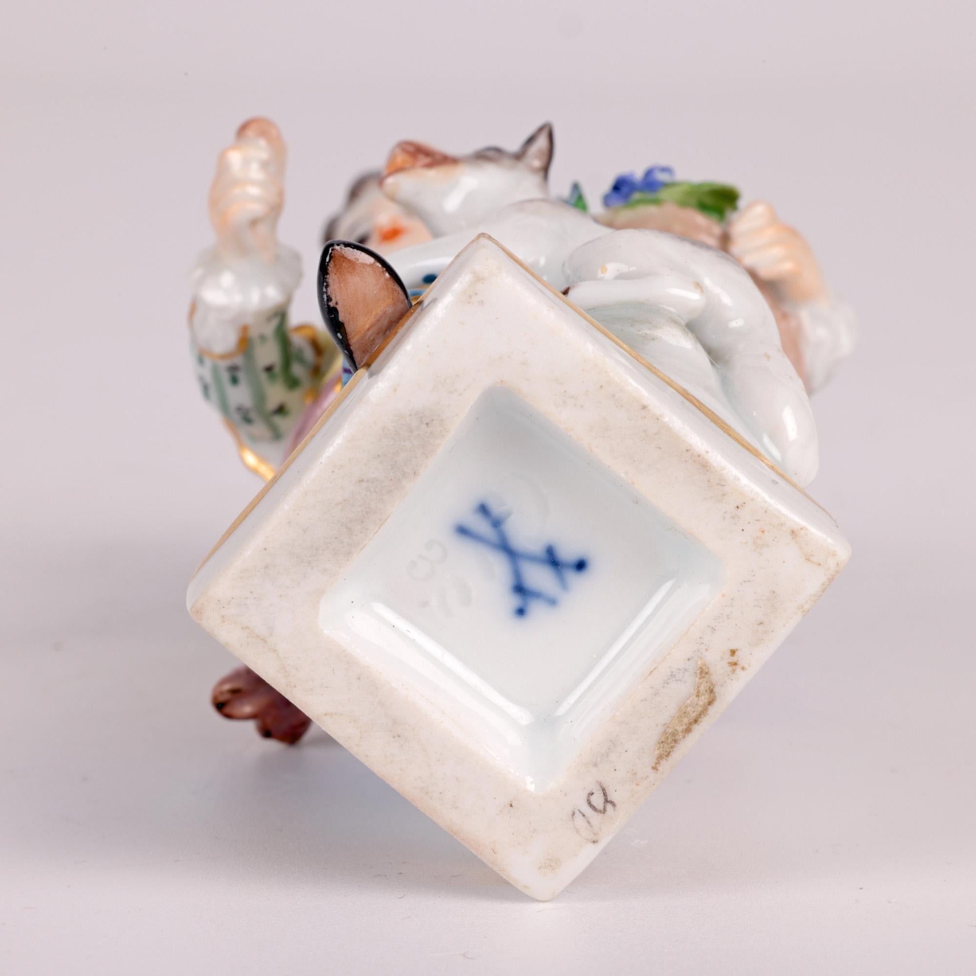 Figurine en porcelaine de Meissen représentant un garçon avec un chien en vente 7
