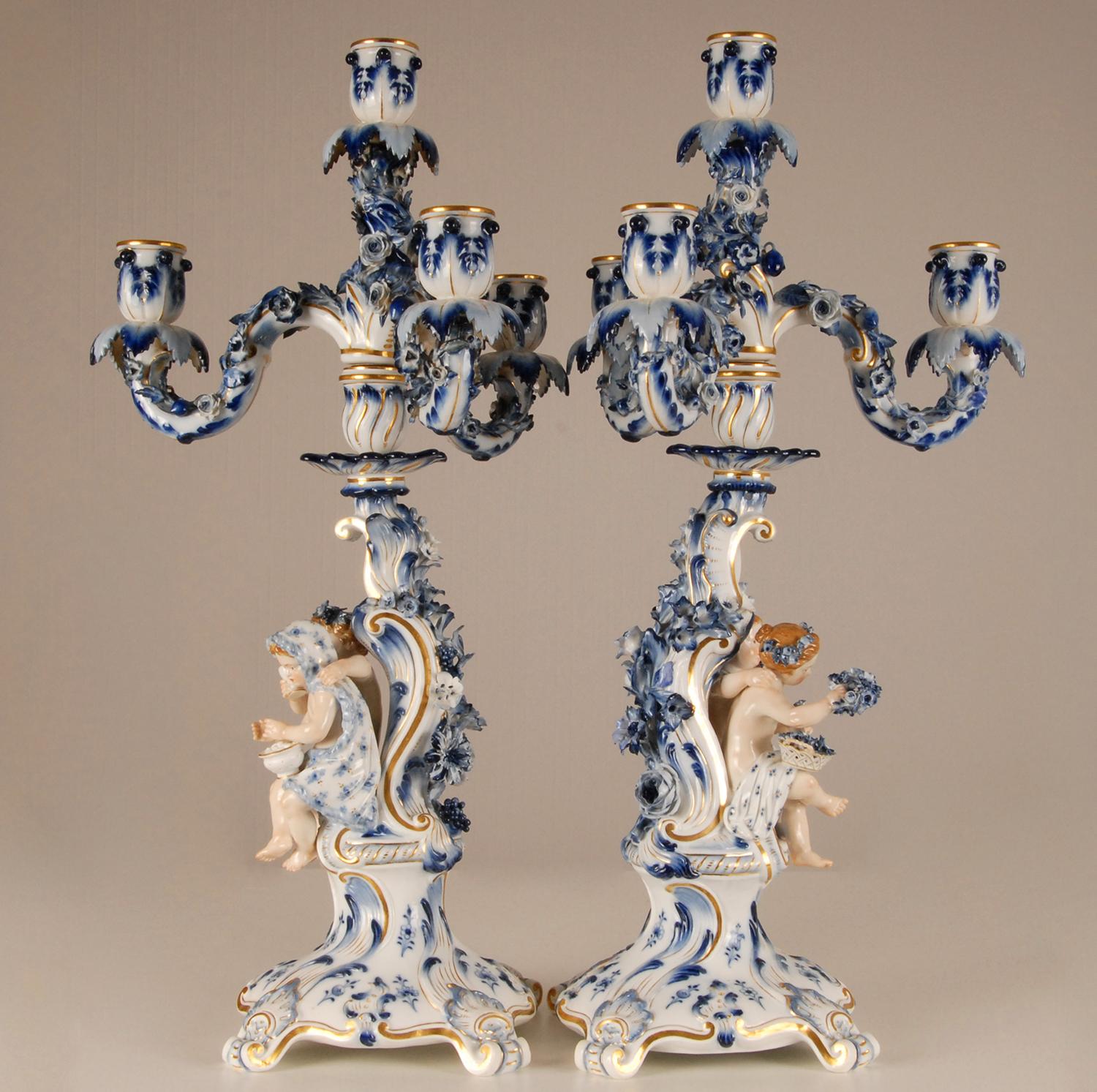 Paire de candélabres en porcelaine de Meissen du 19ème siècle figurine Union blanche et bleue en vente 1