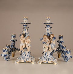 Candelabri in porcellana di Meissen del XIX secolo, figurina bianca e blu Union, una coppia