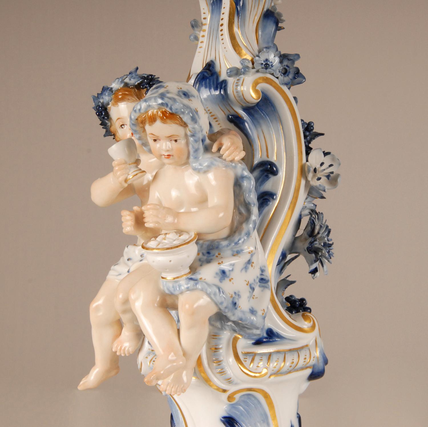 XIXe siècle Paire de candélabres en porcelaine de Meissen du 19ème siècle figurine Union blanche et bleue en vente