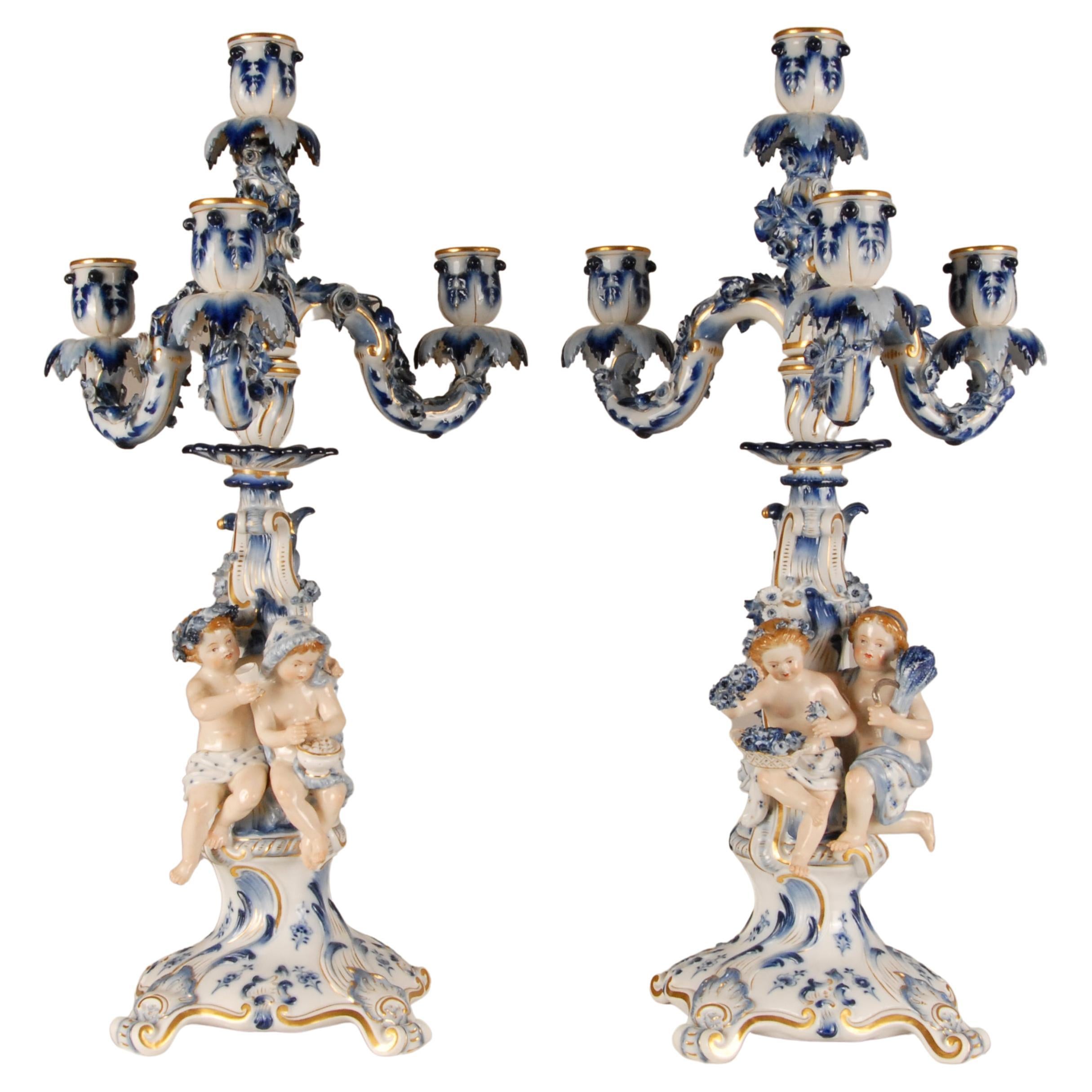 Paire de candélabres en porcelaine de Meissen du 19ème siècle figurine Union blanche et bleue en vente