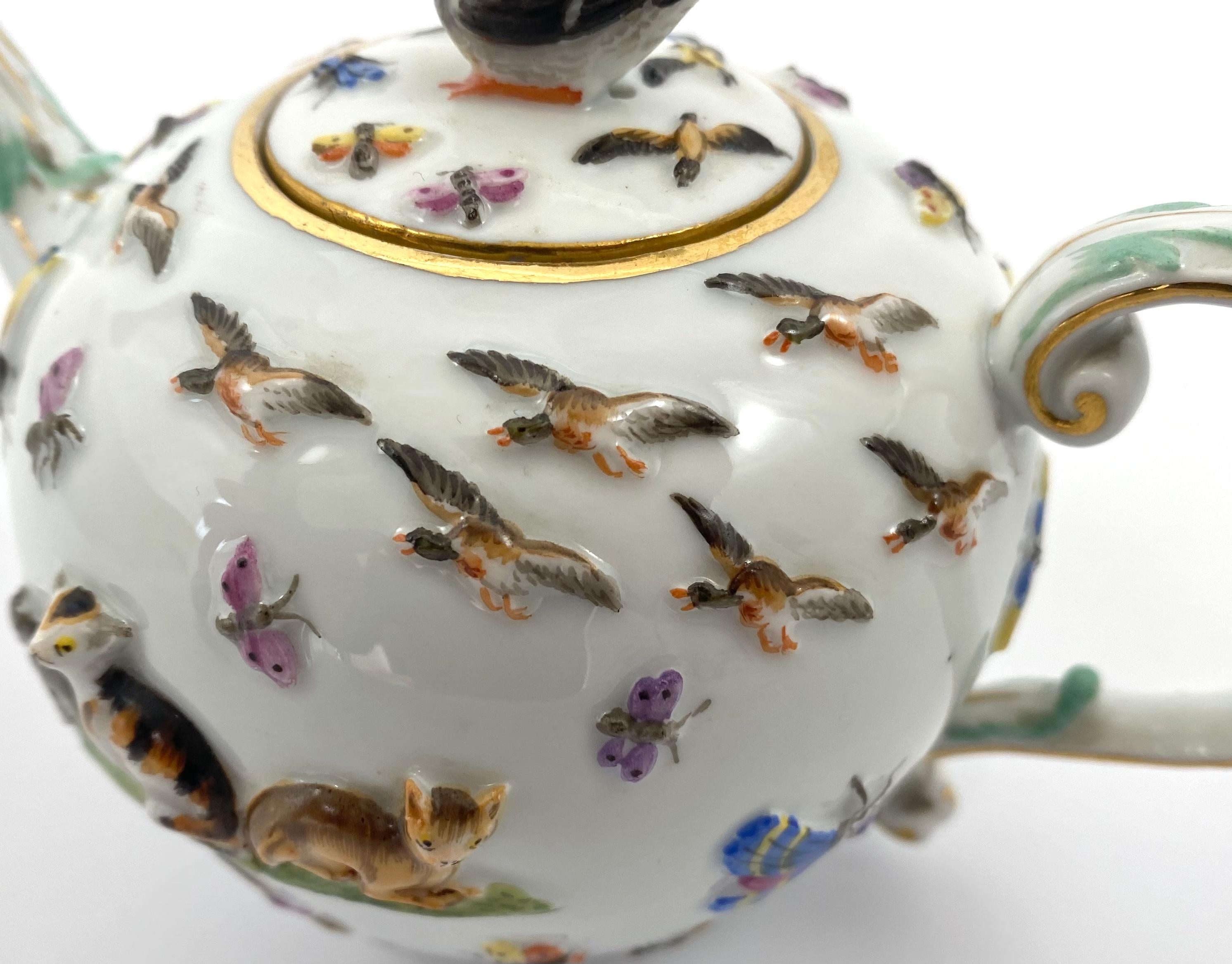 Meissen Porcelain ‘Cats and Dogs’ Teapot, c. 1830. 4