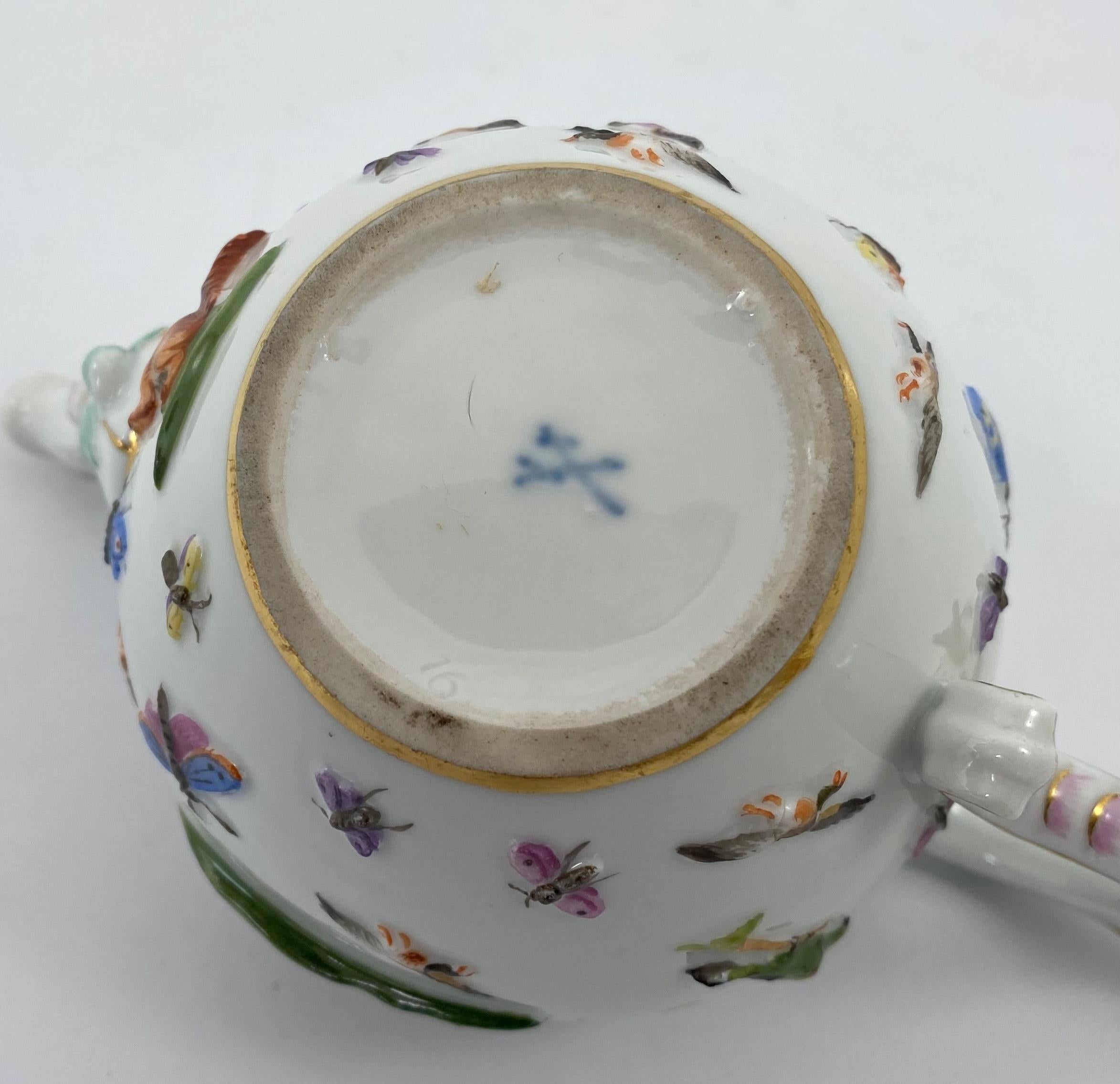 Meissen Porcelain ‘Cats and Dogs’ Teapot, c. 1830. 5